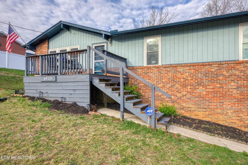 6023 N Apopka Dr, Knoxville, TN 37914