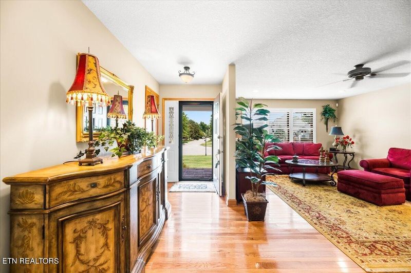 3701 Whitworth Dr, Knoxville, TN 37938