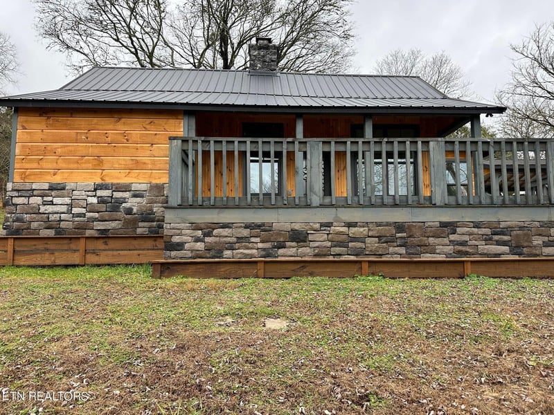 363 Enigma Rd, Chestnut Mound, TN 38552