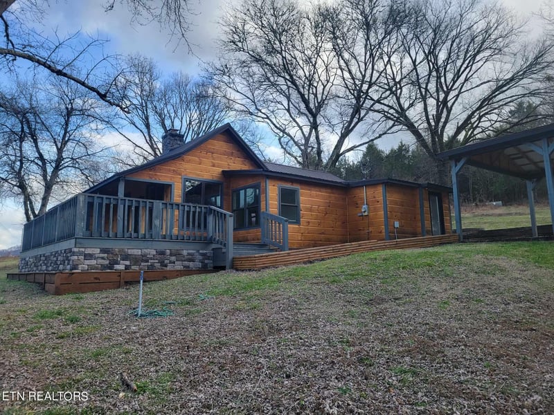 363 Enigma Rd, Chestnut Mound, TN 38552