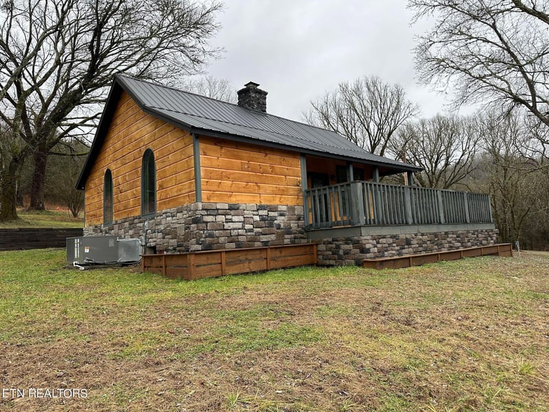 363 Enigma Rd, Chestnut Mound, TN 38552