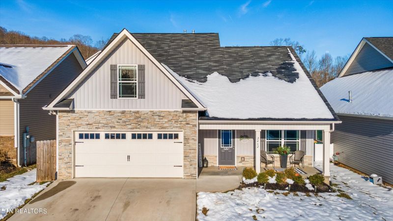 2462 Eppie Cove Ln, Knoxville, TN 37931