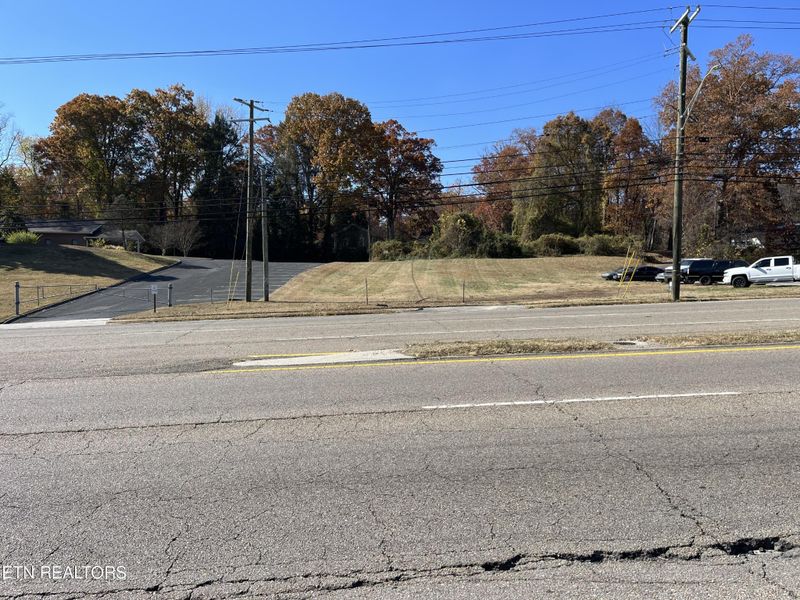 5531 N Broadway St, Knoxville, TN 37918