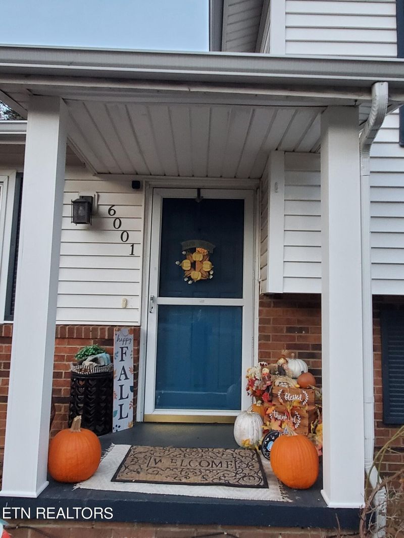 6001 John May Dr, Knoxville, TN 37921