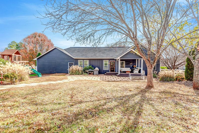110 Hillsborough Ln, Lenoir City, TN 37772