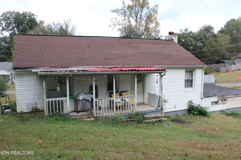 300 Hialeah Dr, Knoxville, TN 37920