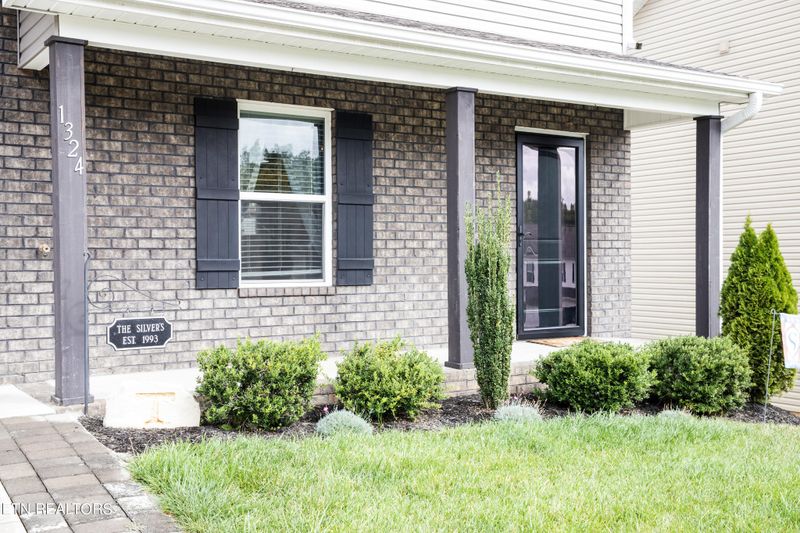 1324 Zamora Ln, Knoxville, TN 37912