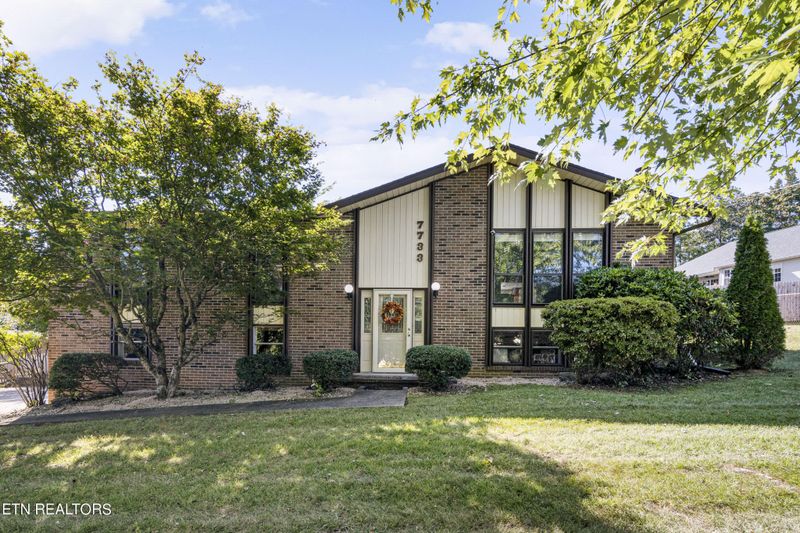 7733 Cedarcrest Rd, Knoxville, TN 37938