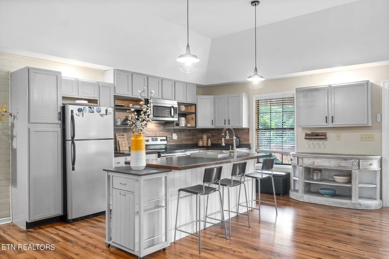 1311 Bear Creek Ln, Vanleer, TN 37181
