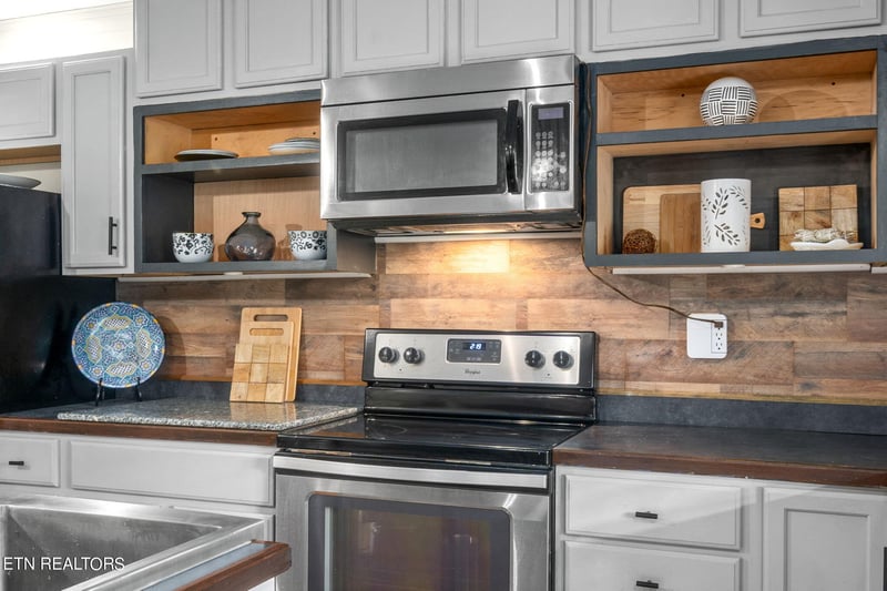 1311 Bear Creek Ln, Vanleer, TN 37181