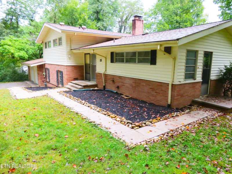 15 Westover Dr, Oak Ridge, TN 37830