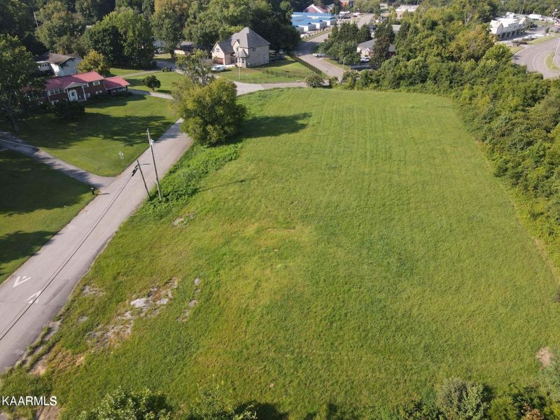 2 Plum Creek Dr, Knoxville, TN 37922