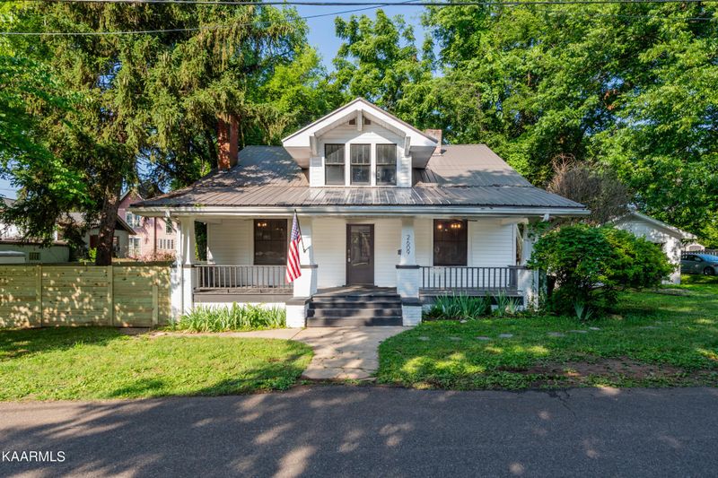 2609 Barton St, Knoxville, TN 37917