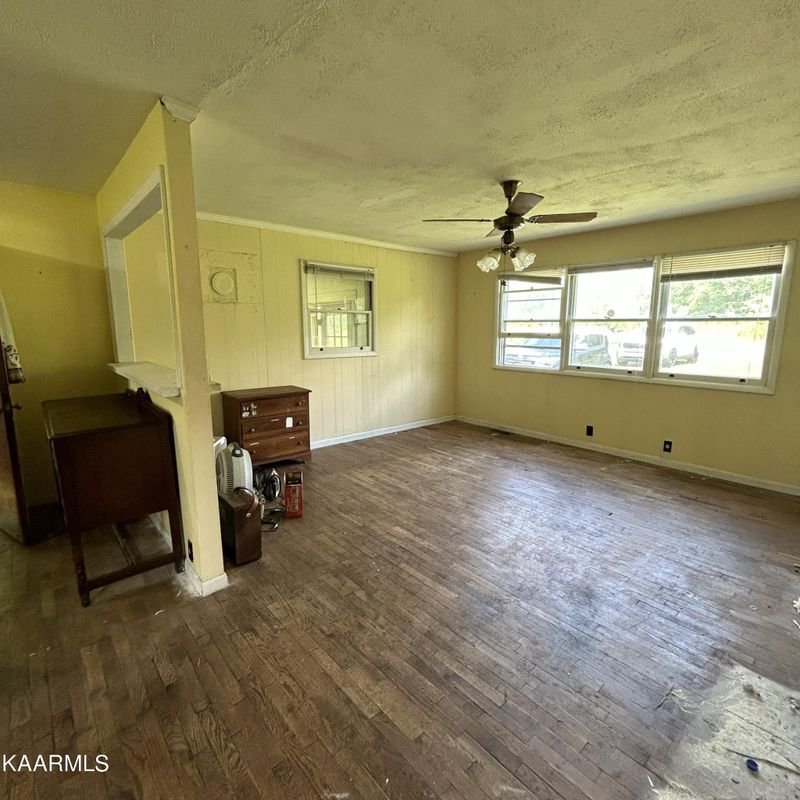 941 Huckleberry Springs Rd, Knoxville, TN 37914