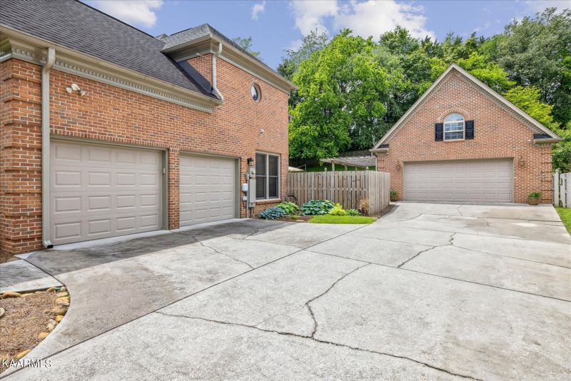 620 Sedgley Dr, Knoxville, TN 37922