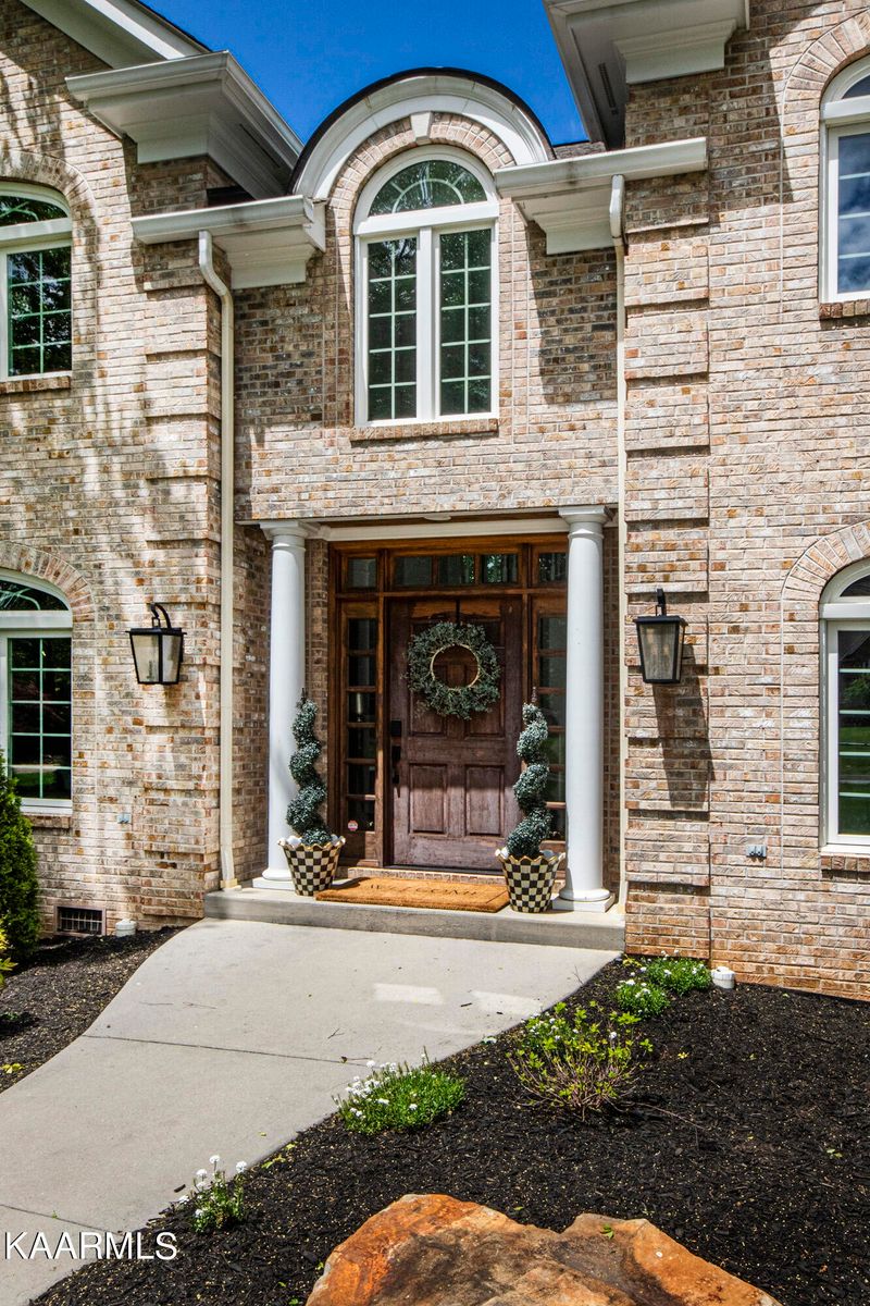 109 Center Park Ln, Oak Ridge, TN 37830