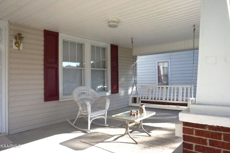 218 E Burwell Ave, Knoxville, TN 37917