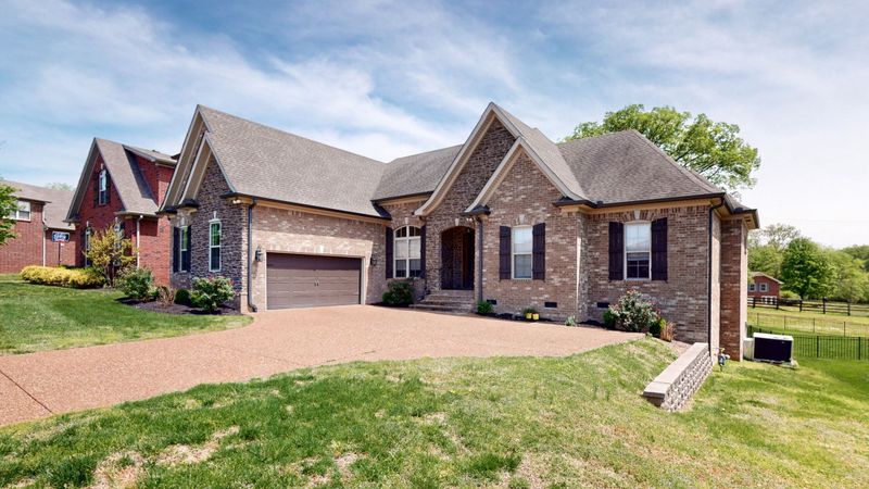 209 Blackthorn Ln, Gallatin, TN 37066