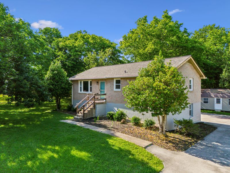 221 Cedar Creek Dr, Mount Juliet, TN 37122