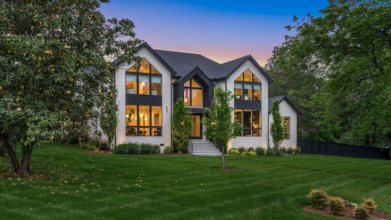 525 Clematis Dr, Nashville, TN 37205