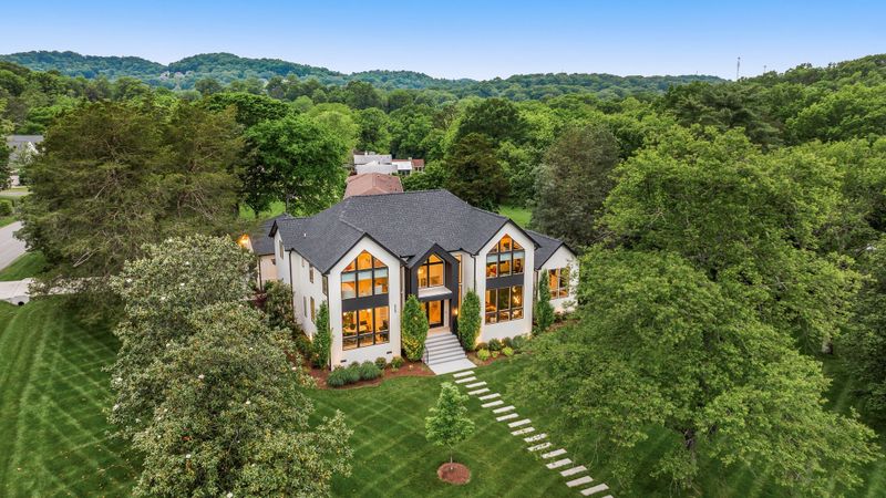 525 Clematis Dr, Nashville, TN 37205