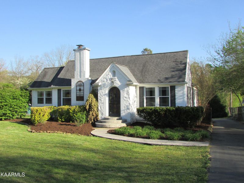 308 Oak Park Dr, Knoxville, TN 37918