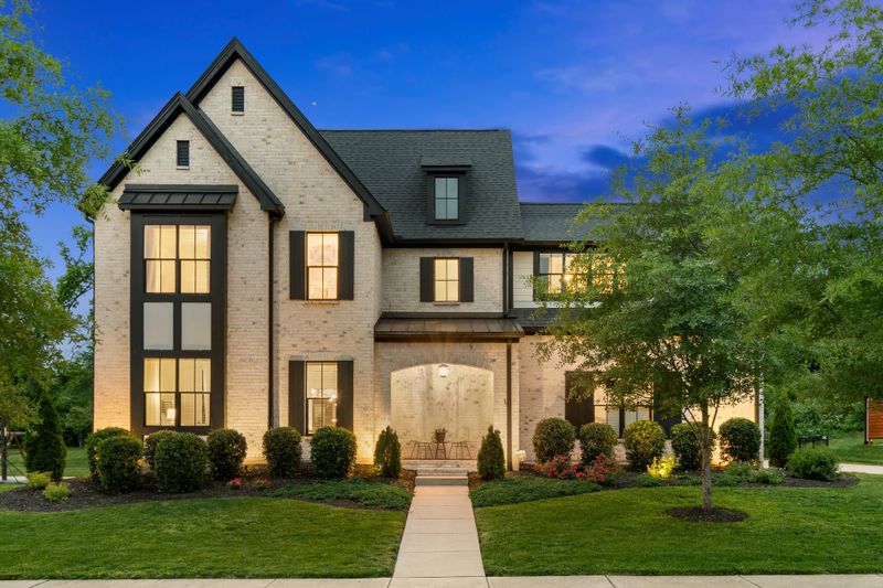 1086 Memorial Dr, Franklin, TN 37064