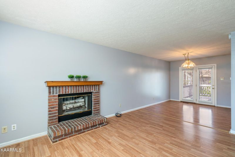 1465 Waynesboro Ln, Knoxville, TN 37923