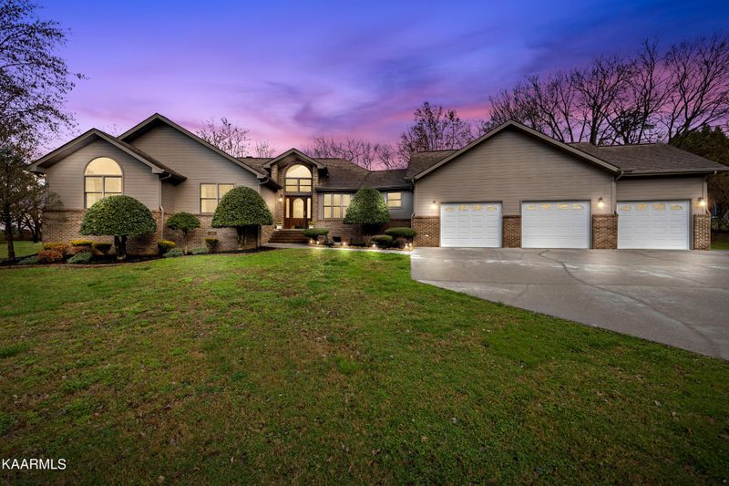 1432 Middle Creek Rd, Sevierville, TN 37862