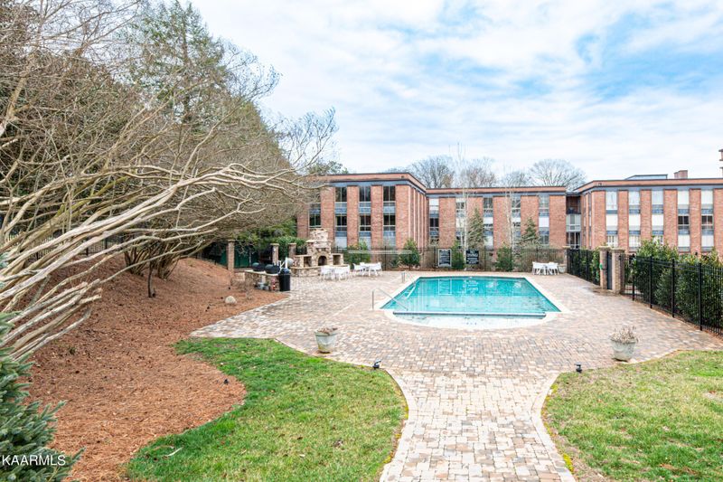 1400 Kenesaw Ave, Knoxville, TN 37919