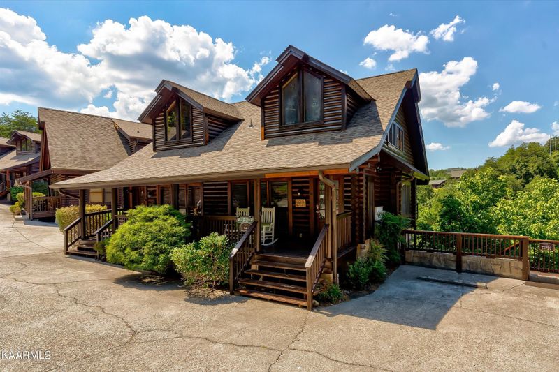 749 Golf View Blvd, Sevierville, TN 37863