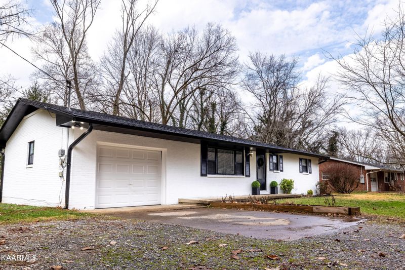 2022 Center Rd, Sevierville, TN 37863