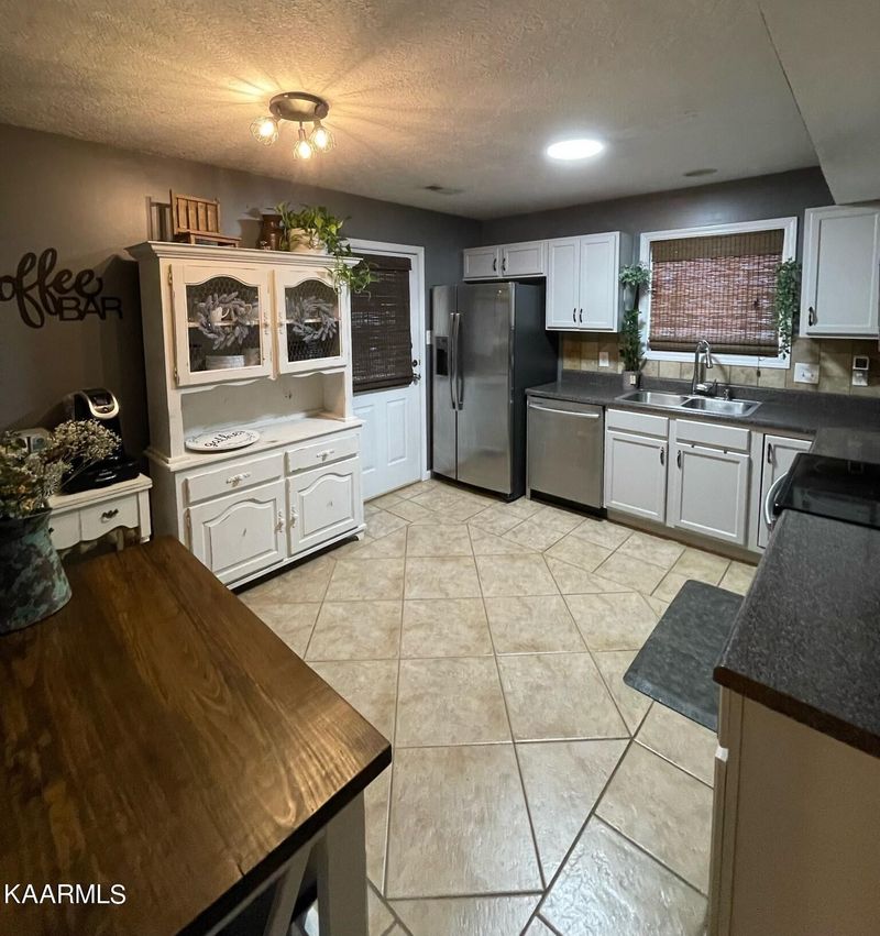 929 Micro Way, Knoxville, TN 37912