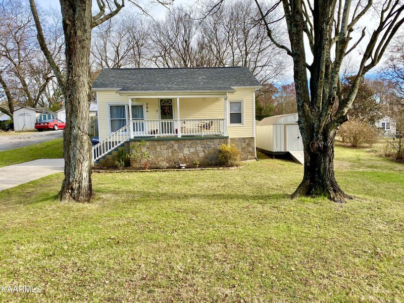 206 Black Oak Dr, Knoxville, TN 37912