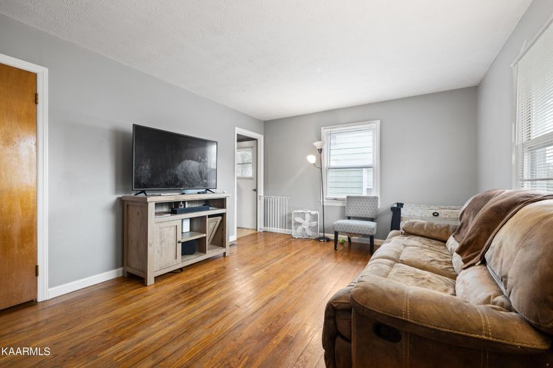 519 E Springdale Ave, Knoxville, TN 37917