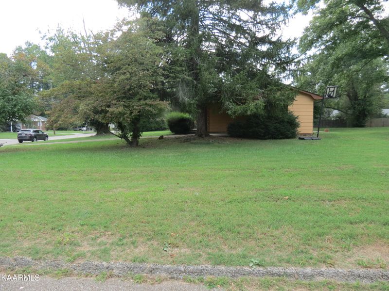 8101 Luscombe Dr, Knoxville, TN 37919