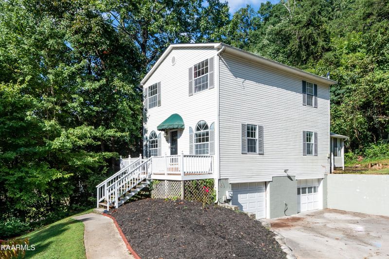 2323 Ne Woods End Ln, Knoxville, TN 37918