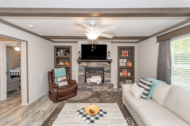 6131 S Apopka Dr, Knoxville, TN 37914