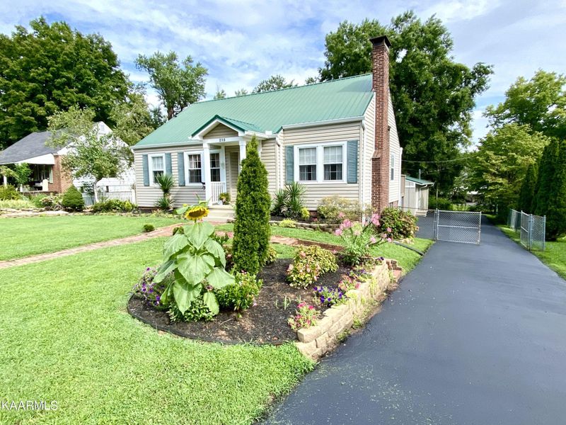 215 Doughty Dr, Knoxville, TN 37918
