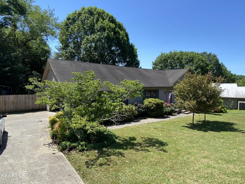 102 Tamara Ln, Oak Ridge, TN 37830