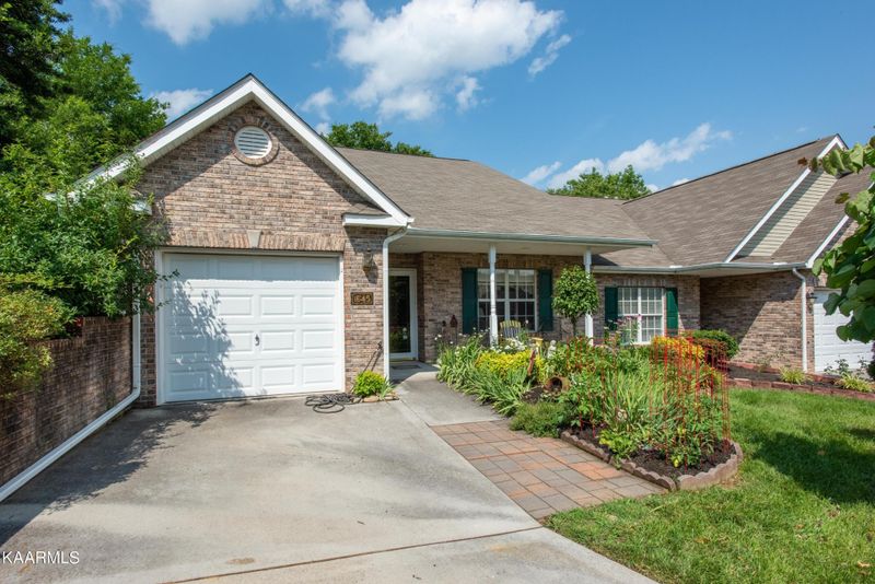 1645 Emerald Pointe Ln, Knoxville, TN 37918