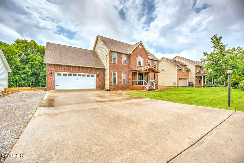 8714 Brookhaven Dr, Knoxville, TN 37931