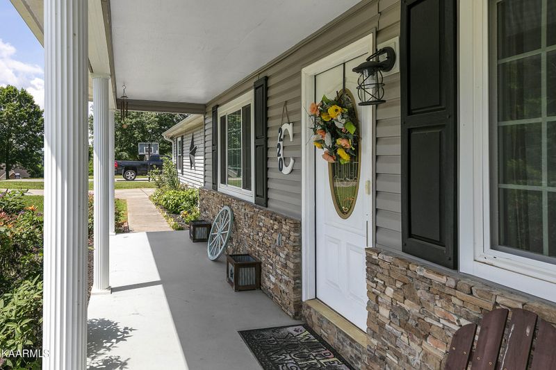 220 Fore Dr, Loudon, TN 37774