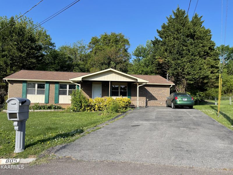 805 Willowbrook Ln, Knoxville, TN 37918