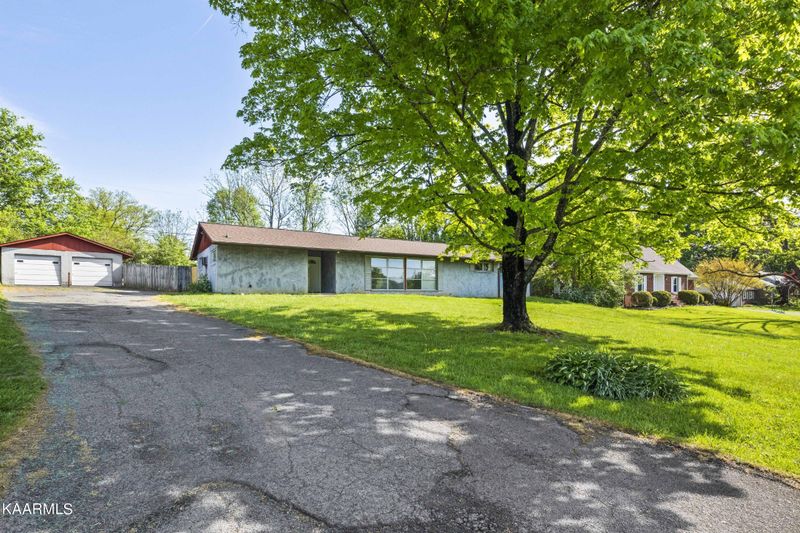 3830 Maupin Dr, Knoxville, TN 37918