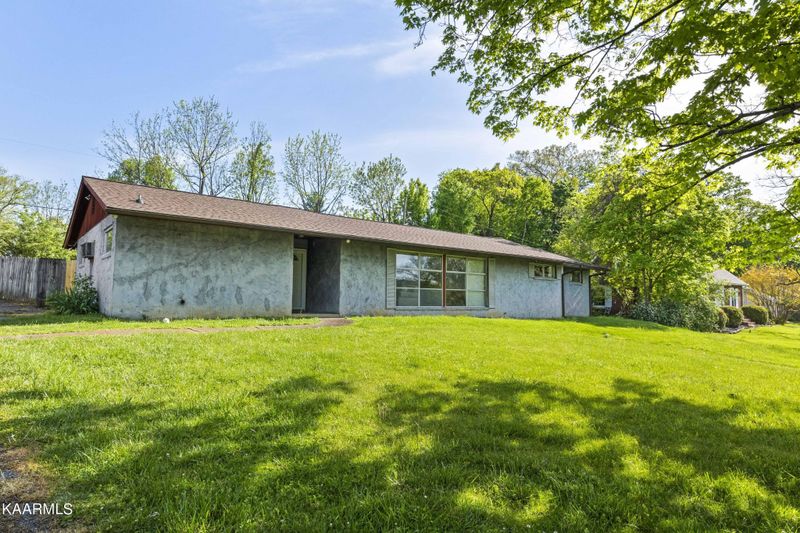 3830 Maupin Dr, Knoxville, TN 37918
