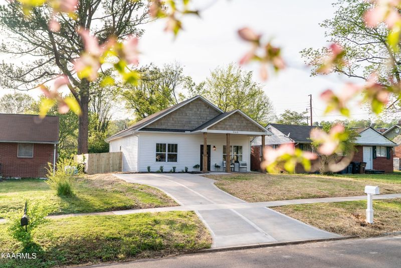 965 E Moody Ave, Knoxville, TN 37920