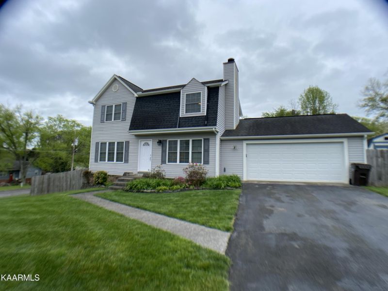 2433 Bishops Bridge Rd, Knoxville, TN 37922