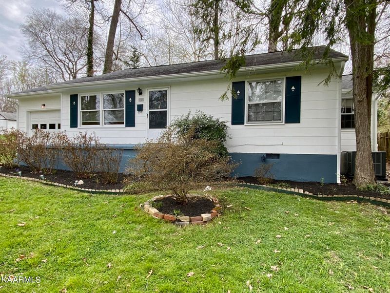 2408 N Park Blvd, Knoxville, TN 37917