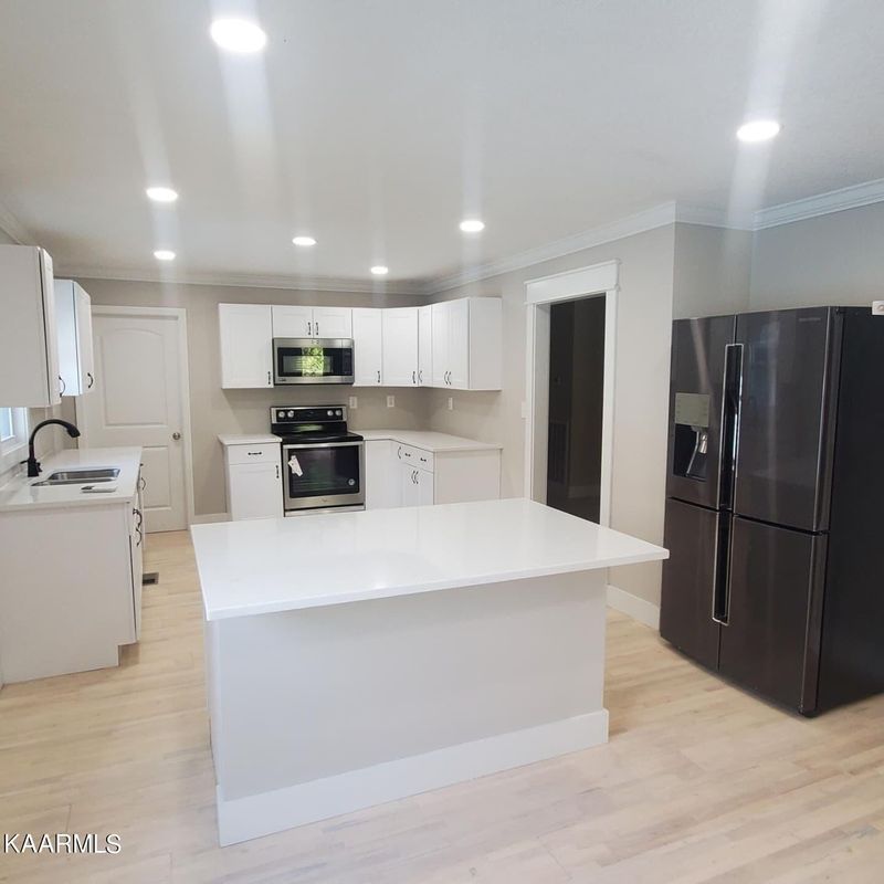 2512 Woodbine Ave, Knoxville, TN 37914